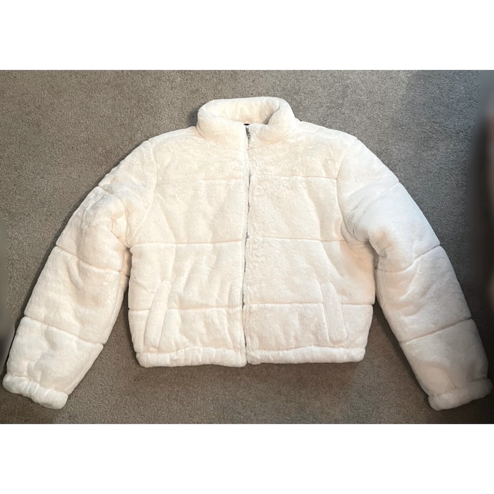 Charlotte Russe Women’s Ivory Faux Fur Puffer Jacket